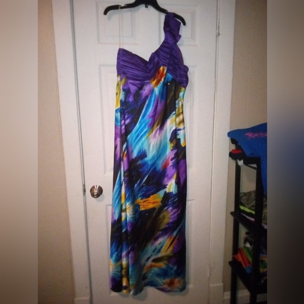 Party dress - Picture 2 of 2